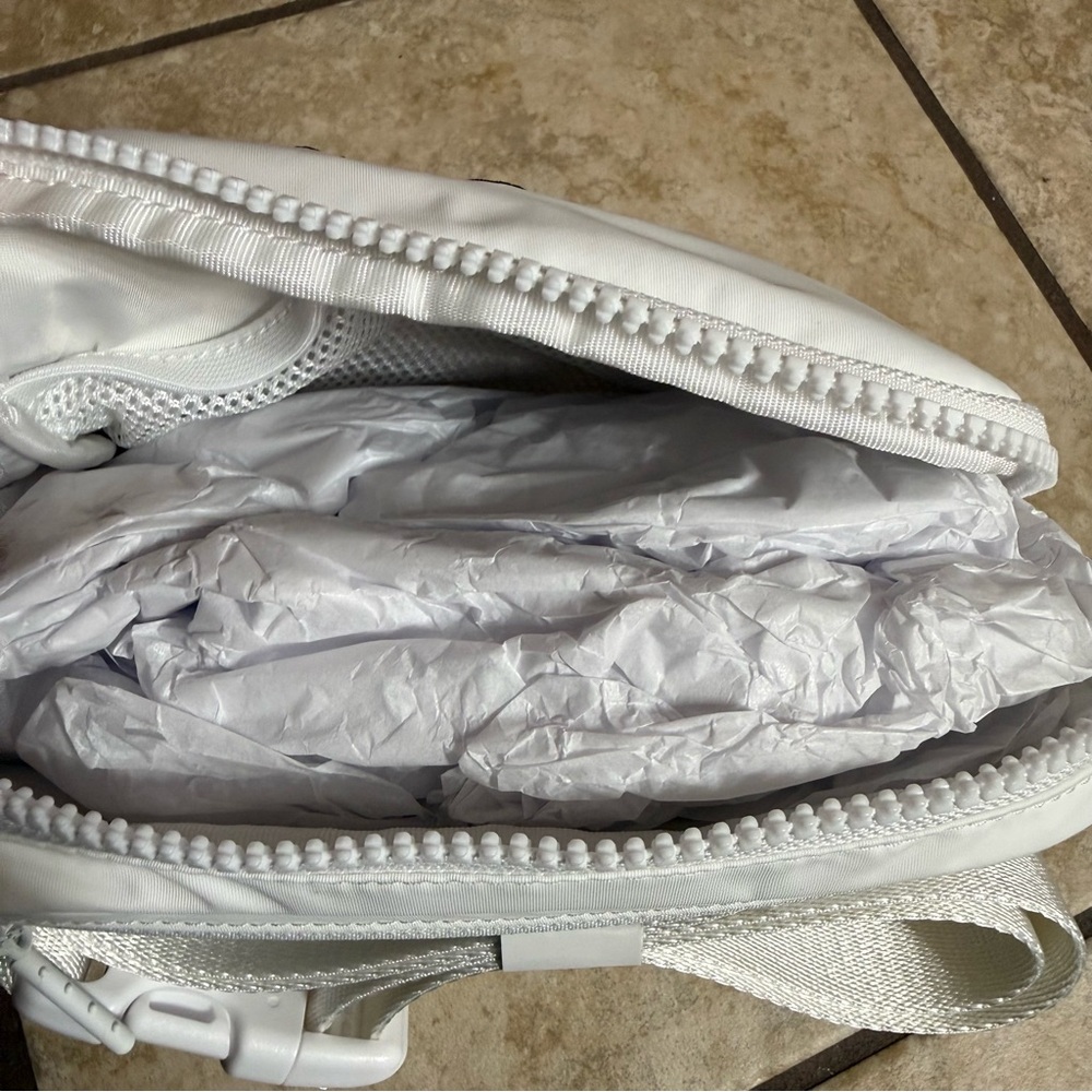 Disney x lululemon LIMITED EDITION White Mickey Everywhere Belt Bag - Picture 11 of 12